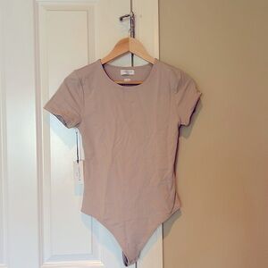 Aritzia Contour crew short sleeve bodysuit
